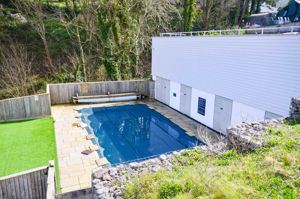 Photo 11- click for photo gallery